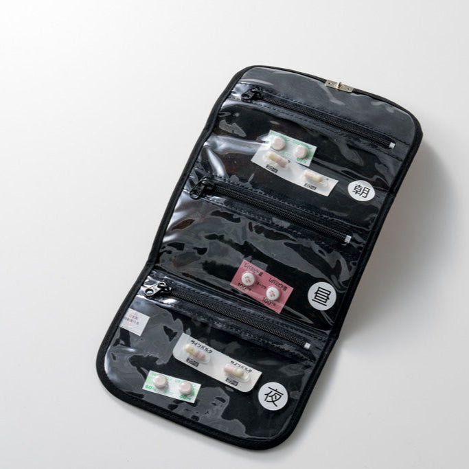 江戸小紋の華やか柄」和KOMONO 薬入れ（撫子桜 黒） – トモノテ by