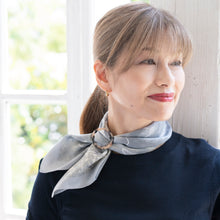 画像をギャラリービューアに読み込む, ゆうゆう商店限定　スカーフバックル　ペンダントコードつき