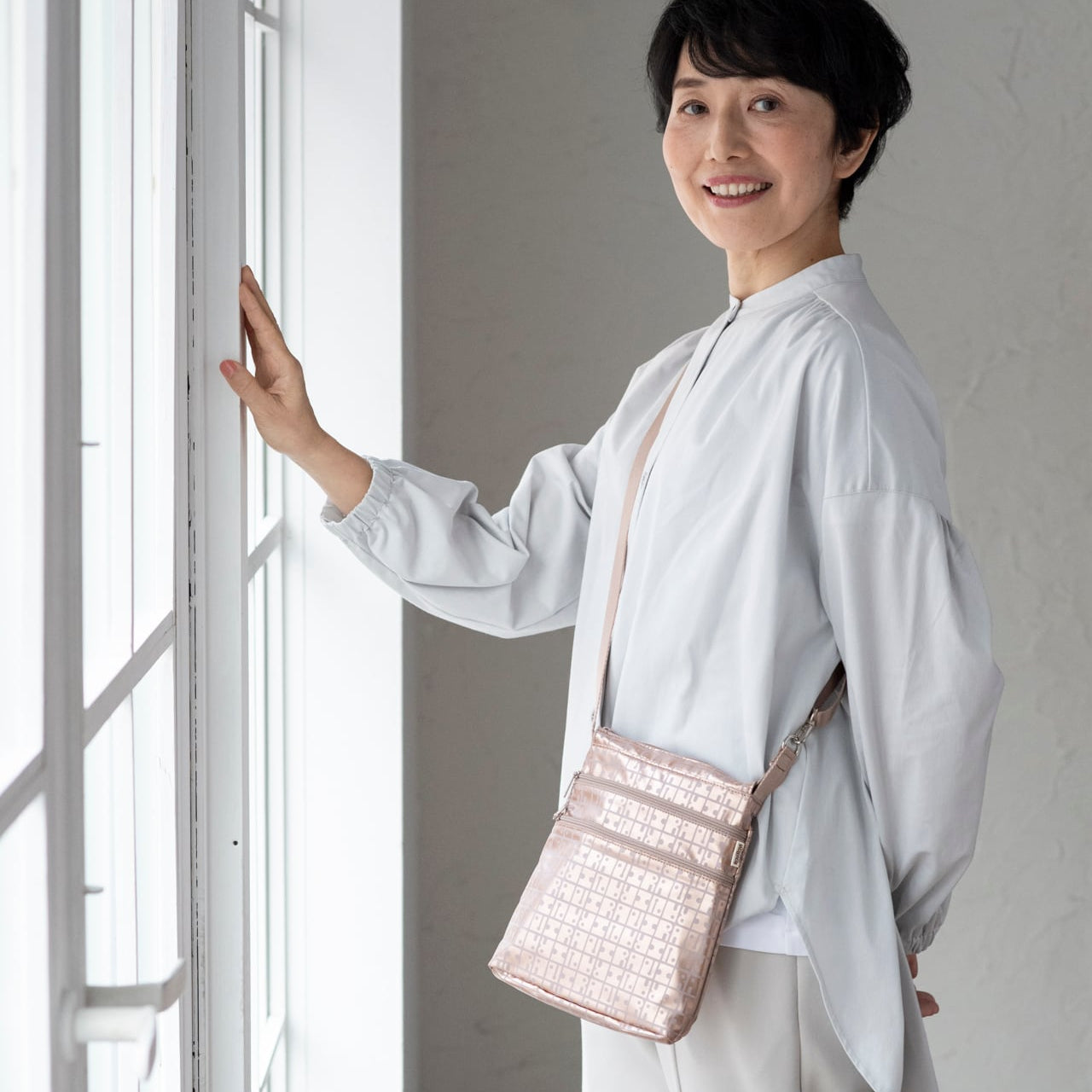 超軽量ダブルファスナーポシェット（ピンクゴールド）