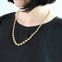 画像をギャラリービューアに読み込む, 軽くてやさしい糸のネックレス スフィア・プラス60